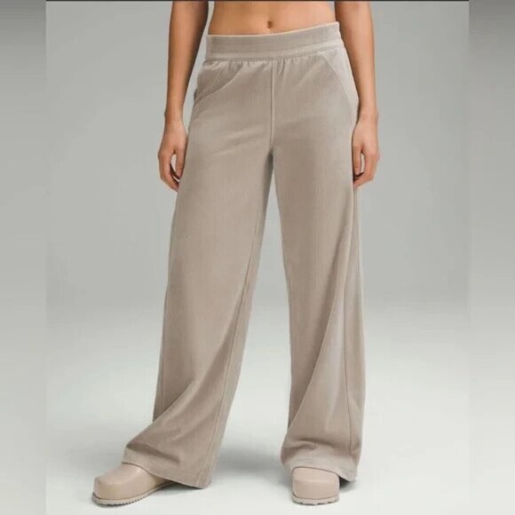 Lululemon Scuba Mid-Rise Wide-Leg Pant Velvet Cord in Riverstone Wide Leg - Picture 1 of 13